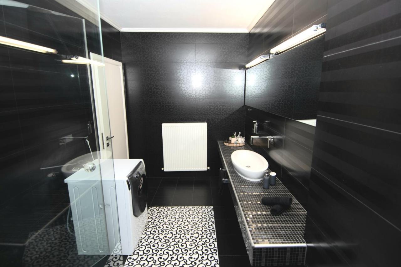 Mistral Luxury Living Aparthotel เนอาเปรามอส ภายนอก รูปภาพ